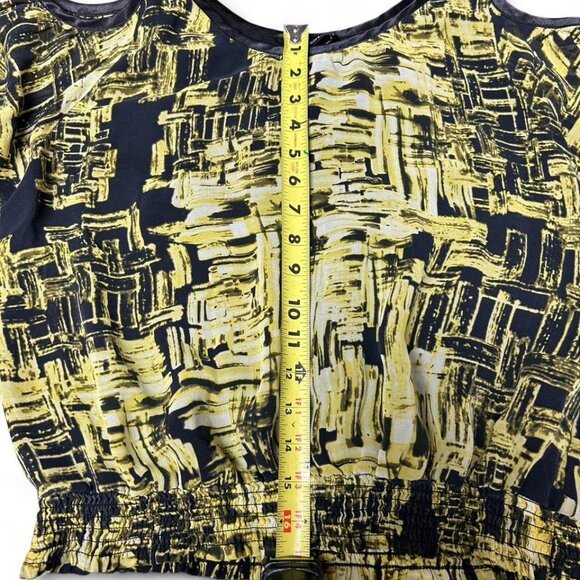 3/$15 Bebe cute Y2K Yellow and black abstract print cold shoulder top 2000s - Picture 6 of 6